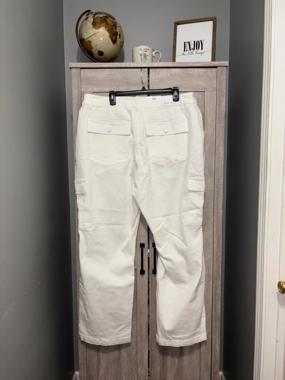 NWT Judy Blue women's cargo pants size 22 white with stretch - Picture 5 of 6